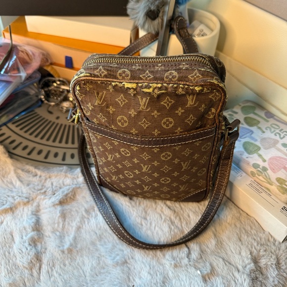 Louis Vuitton Mini Lin Danube Monogram Crossbody Bag - Picture 5 of 13